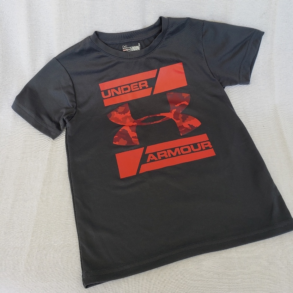 Under Armour  Boys shirt size 6